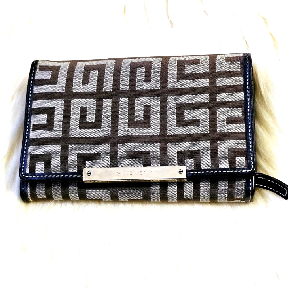 ❣️Givenchy Port Monnaie Wallet❣️